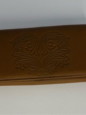 Stone Mountain Accessories Embossed Brown Leather Wallet Clutch